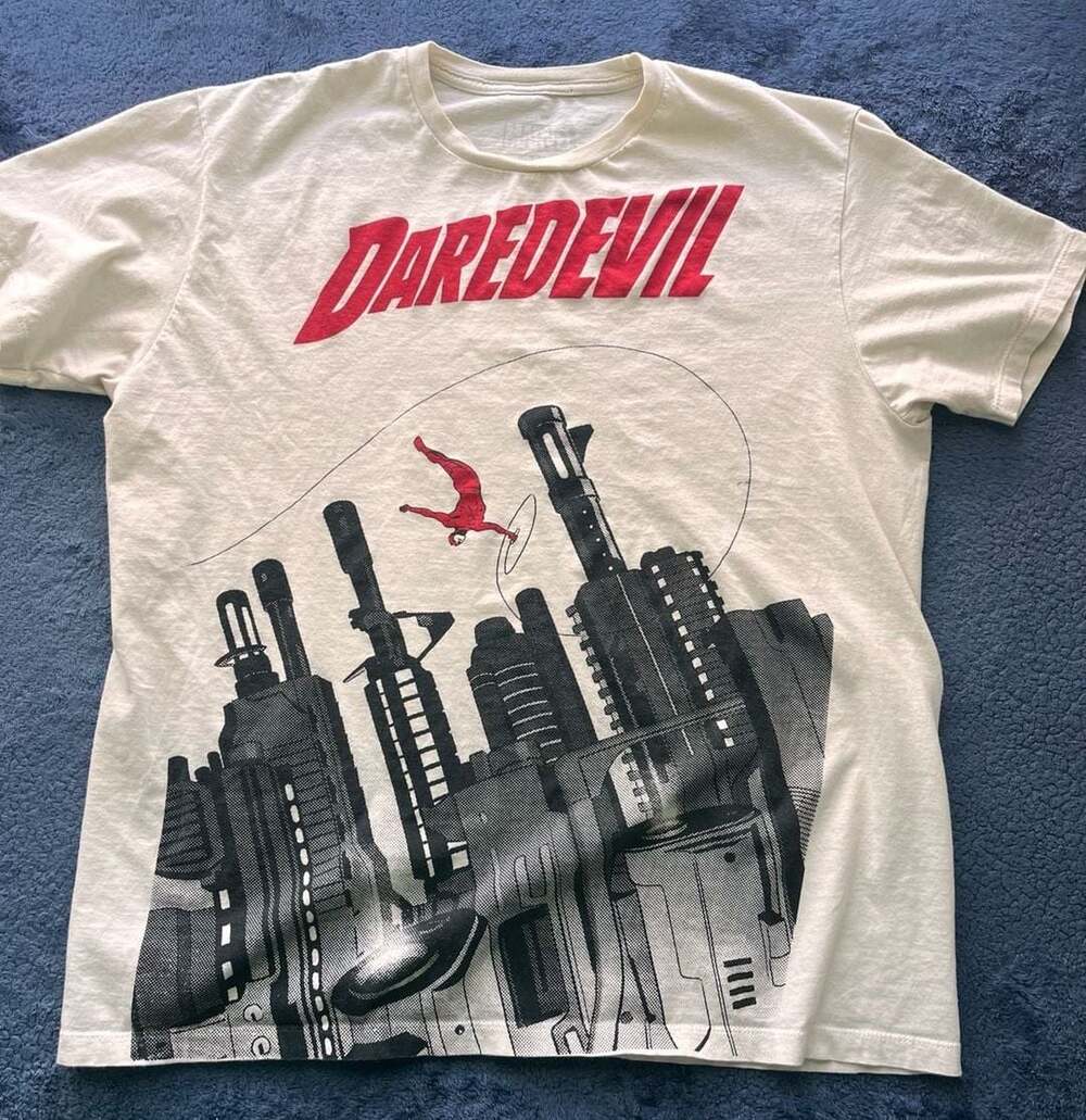 Marvel Daredevil Gun City Off-White Graphic T-Shirt size XL